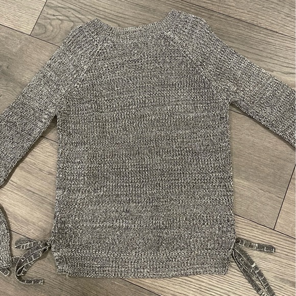 sweater - Picture 5 of 5